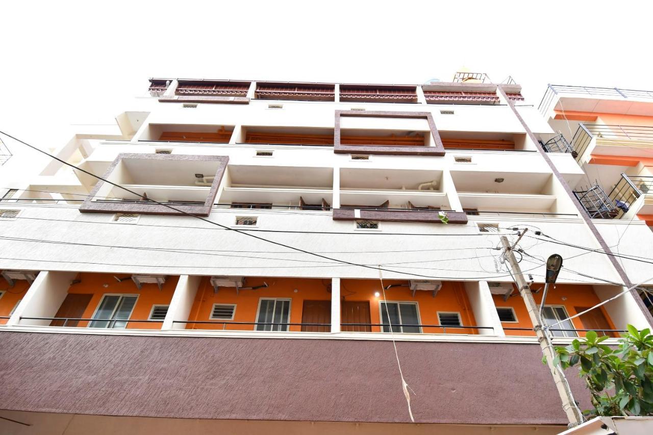 Hotel Oyo 44065 Sri Krishna Nilaya à Bangalore Extérieur photo